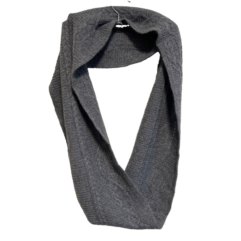 Isaac Mizrahi Women's Scarf Gray 100% Cashmere One Size Soft Cozy